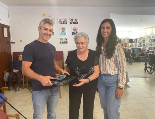 Farfetch doa telemóveis ao lar