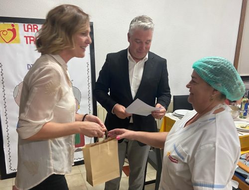 Lar reconhece trabalhadores e voluntários